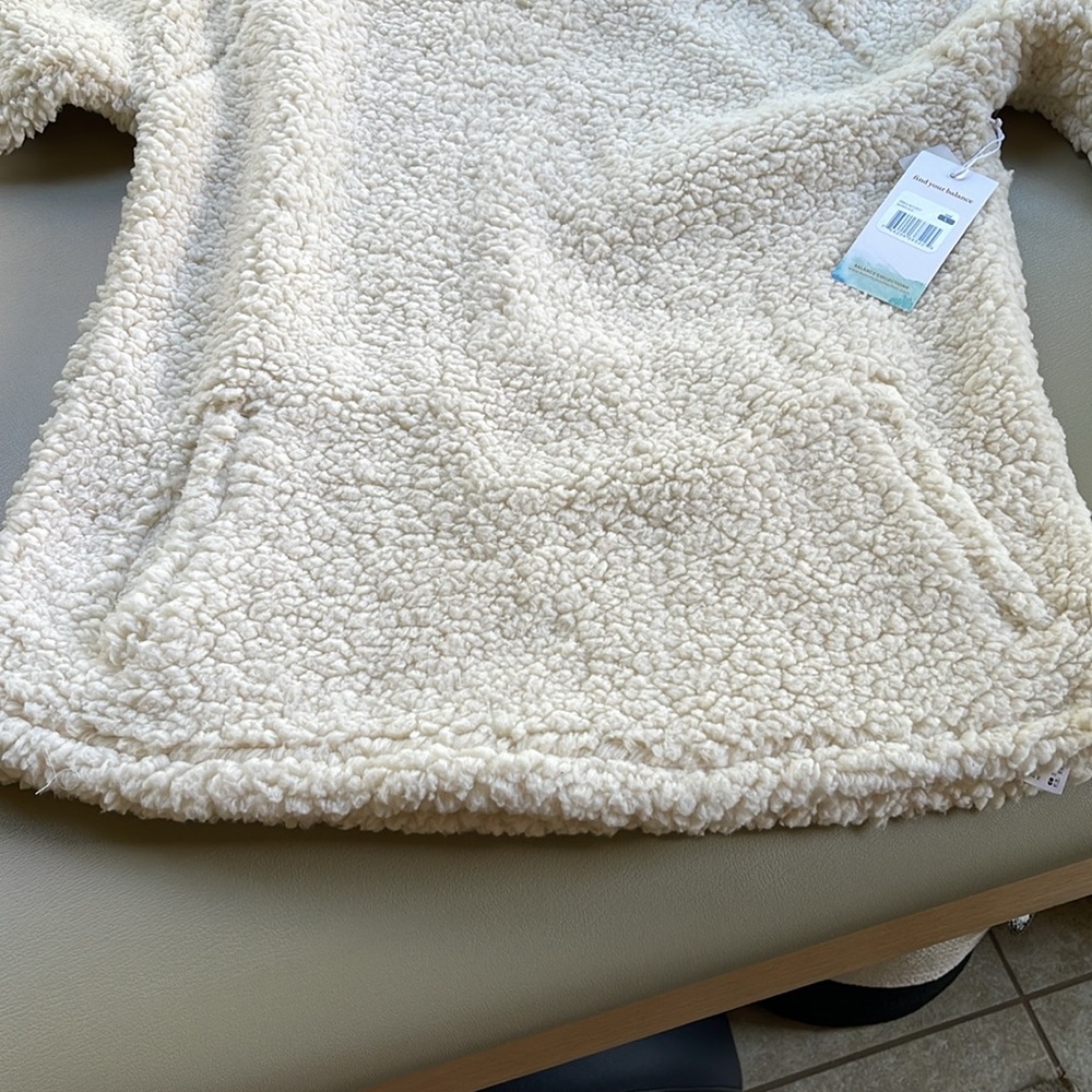 Balance Collection Pullover. - Picture 5 of 9